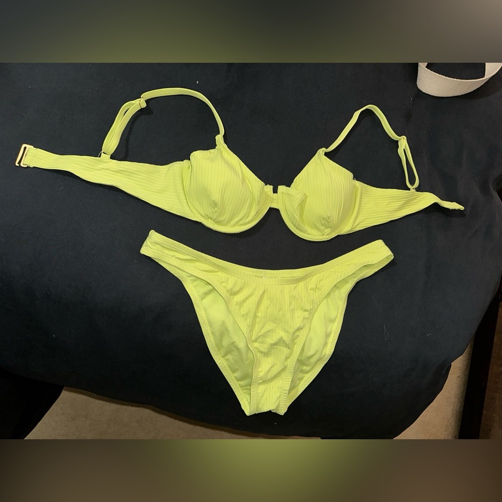 Jessica Simpson Bikini Set